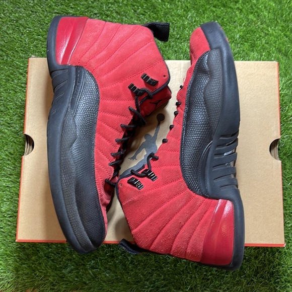 Air Jordan 12 Retro - Picture 2 of 4